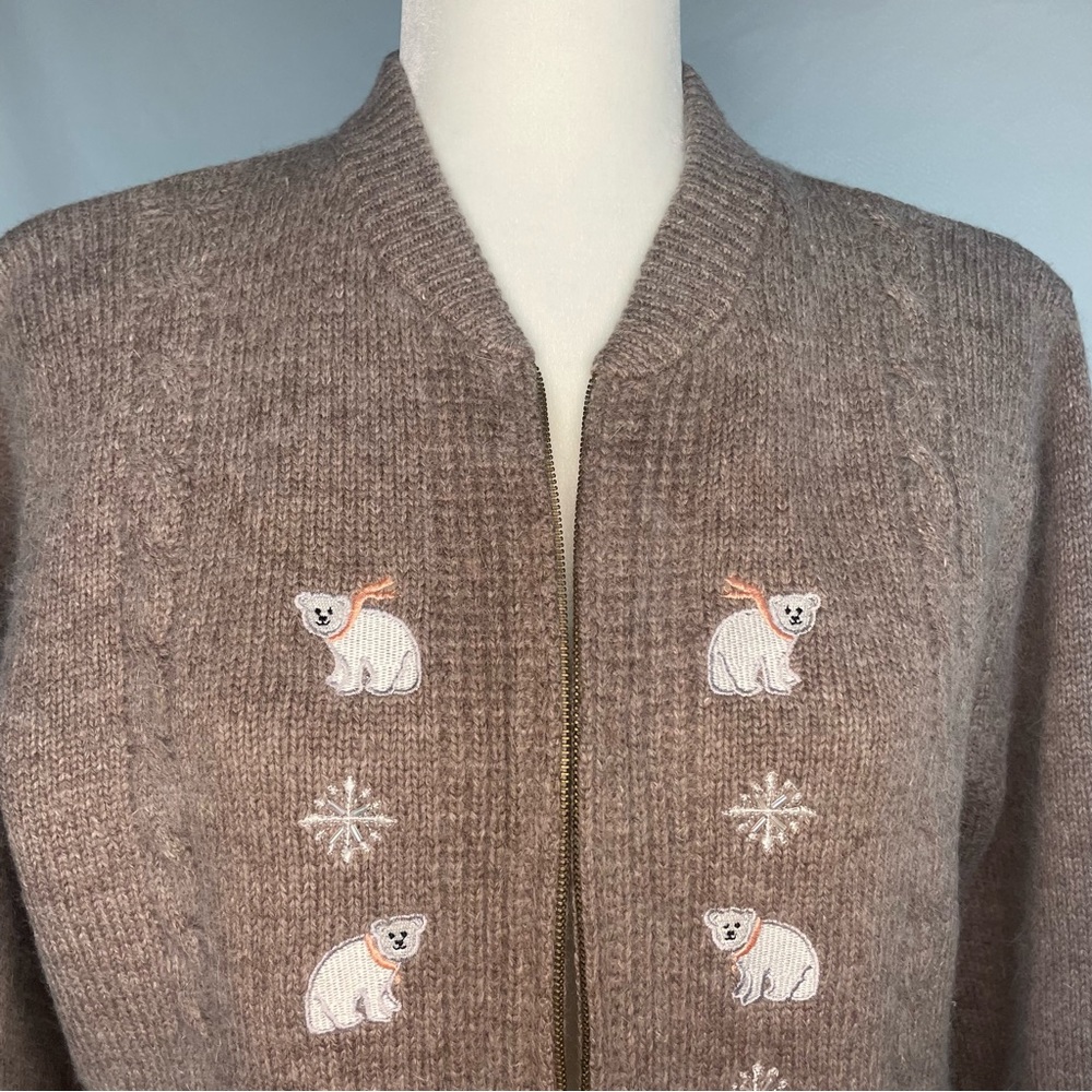 Tabi international  beautiful sweater great condition size M front zipper
